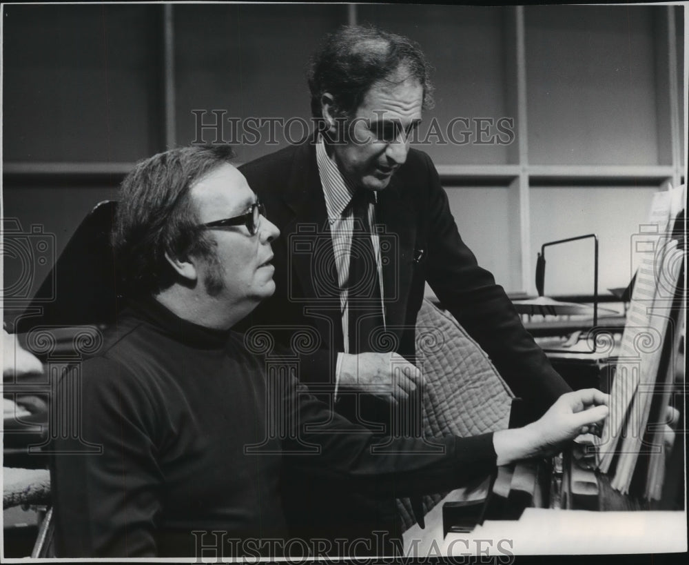 1976 Press Photo James Keeley (L), conductor with composer Gian Carlo Menotti.- Historic Images