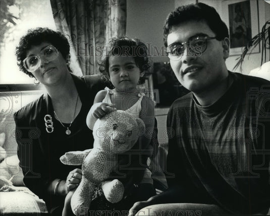 1991 Press Photo Maria and John Gamez with daughter - mjt11437- Historic Images