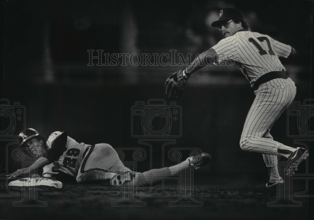 1985 Press Photo California&#39;s Rod Carew and Milwaukee&#39;s Jim Gantner - mjt11444- Historic Images