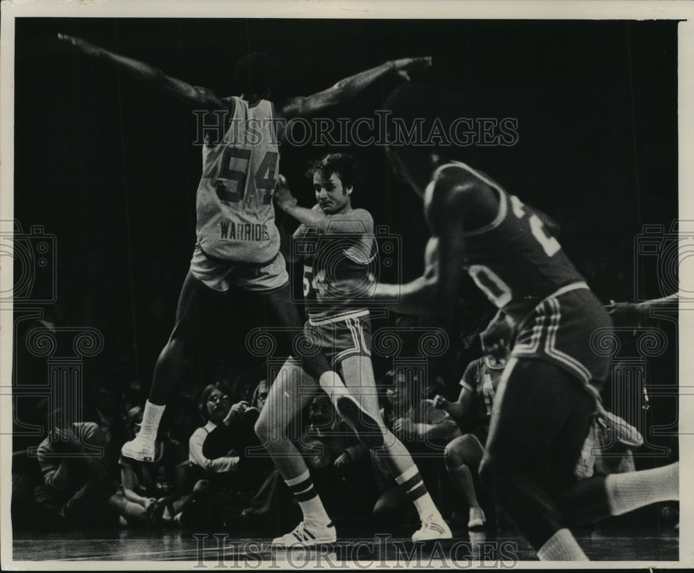 1975 Press Photo Jerome Whitehead, Miami&#39;s Mike Kearney, others, Milwaukee..- Historic Images