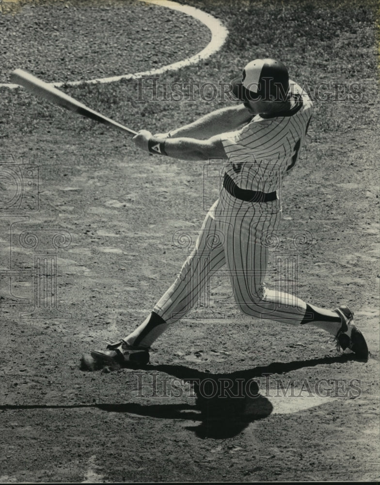 1983 Press Photo Roy Howell swinging - mjt11533- Historic Images