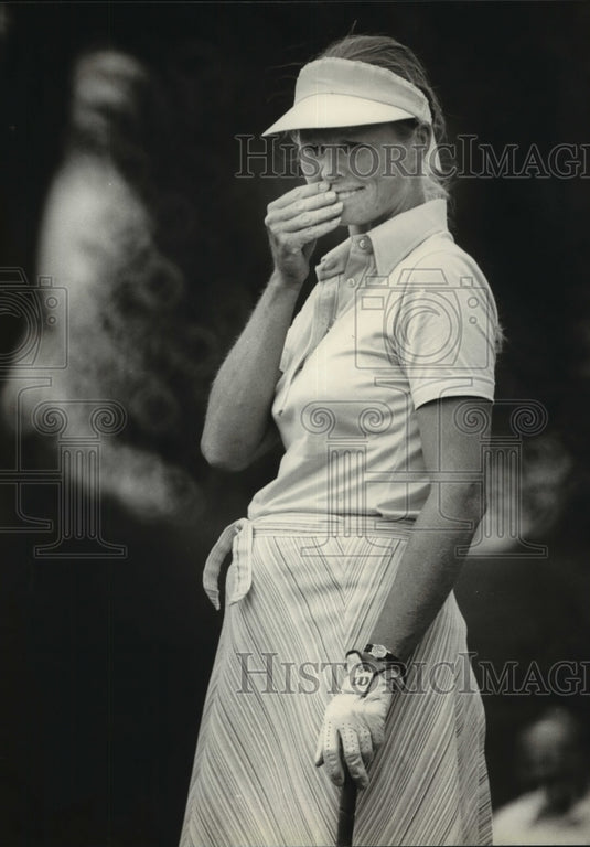 1979 Press Photo Professional golfer Judy Oliver seems worried over her shot.- Historic Images