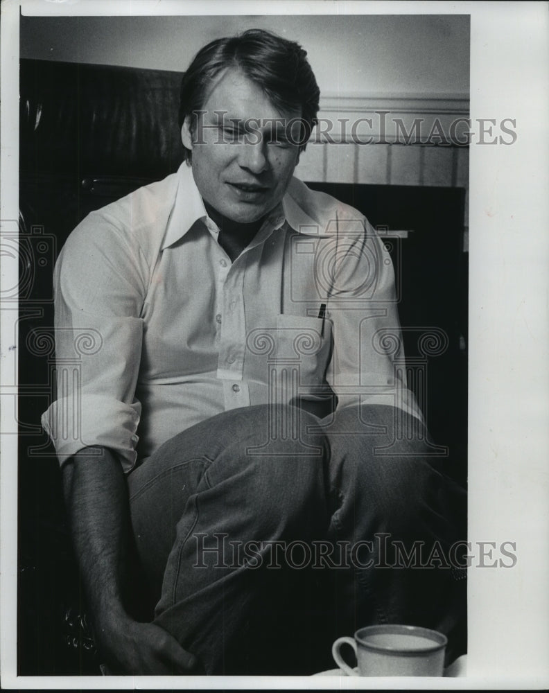 1978 Press Photo Milwaukee Bucks head coach Don Nelson contemplates the draft.- Historic Images