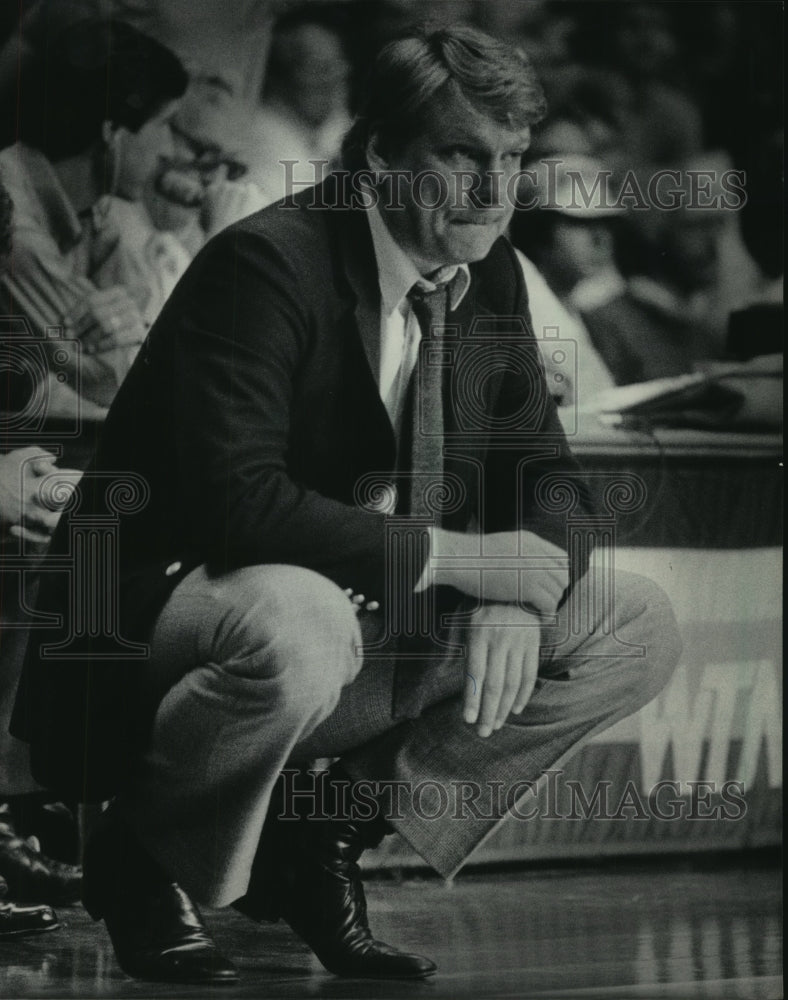 1984 Press Photo Bucks Don Nelson on sideline of NBA Eastern Conference finals- Historic Images