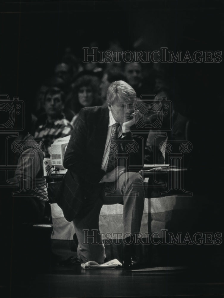 1990 Press Photo Golden State Warriors Don Nelson during Bucks&#39; victory.- Historic Images
