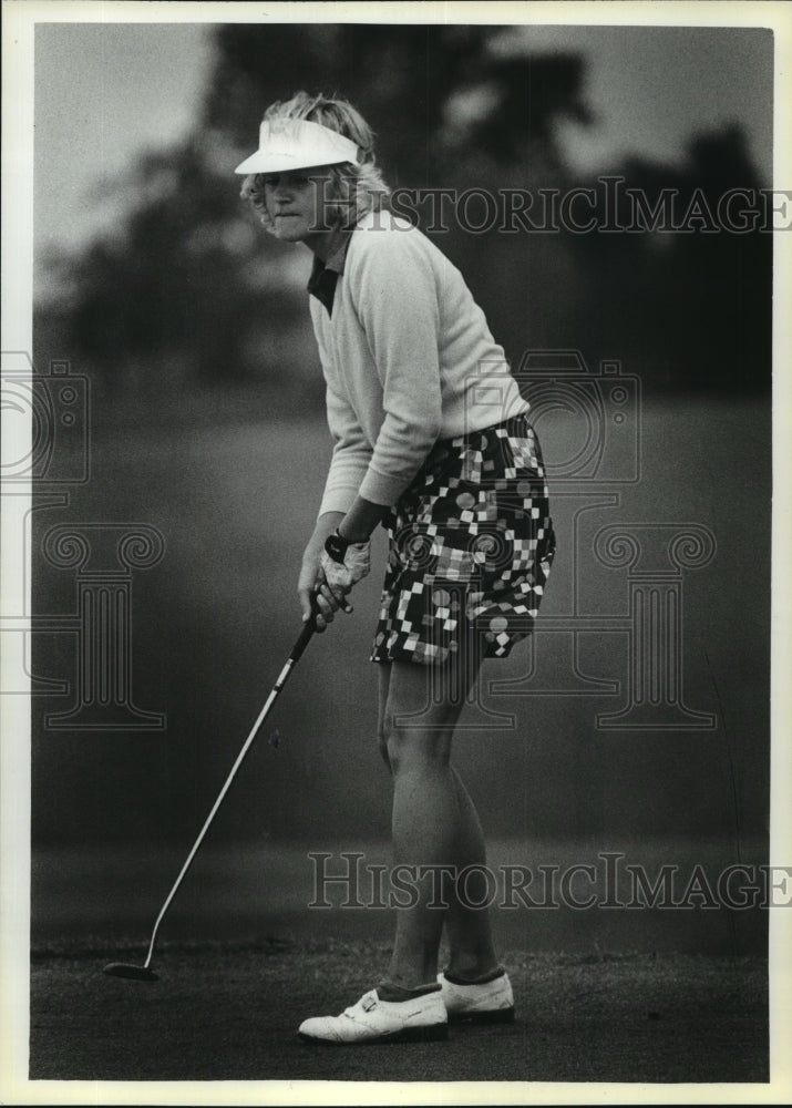 1979 Press Photo Golf star Lori Huxhold on the green - mjt11739- Historic Images