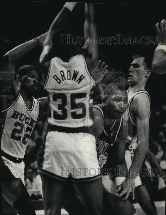 1989 Press Photo Milwaukee Bucks surround Detroit's Mark Aguirre in playoff game- Historic Images