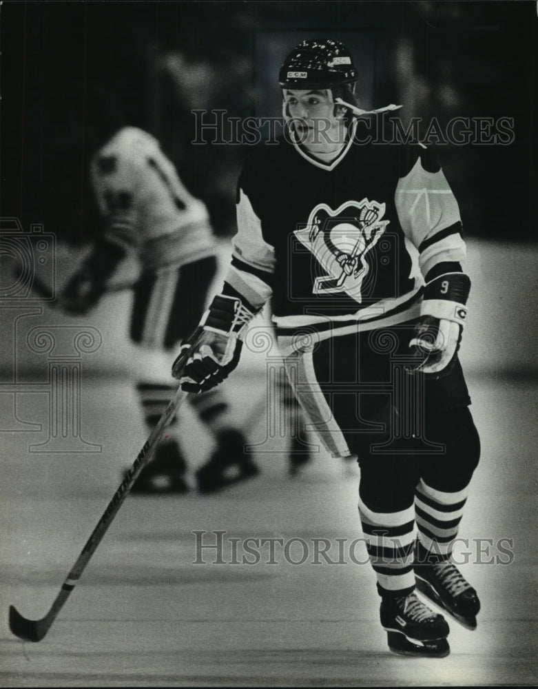 1981 Press Photo Hockey player Mark Johnson - mjt11836- Historic Images