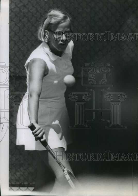 1969 Press Photo Milwaukee Tennis player Laurel Holgerson - mjt11847- Historic Images
