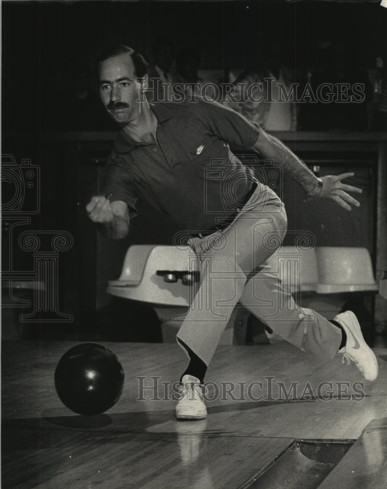 1987 Press Photo Pro Bowler Marshall Holman practices before pro-am - mjt11853- Historic Images