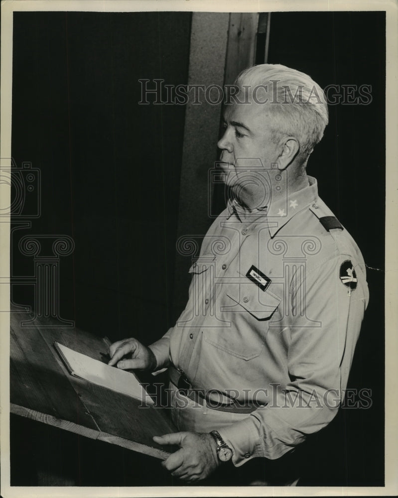 Press Photo Maj. Gen. Ralph M. Immell talks to troop at Camp Mc Coy in Wisconsin- Historic Images