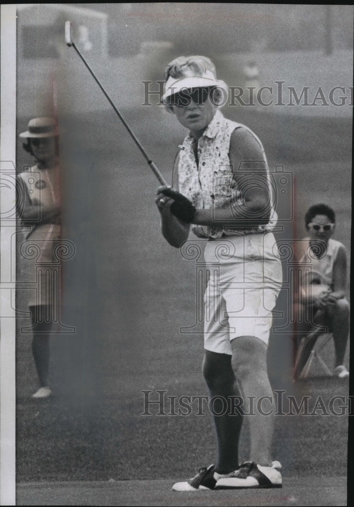 1963 Press Photo Ruth Jessen in action at Milwaukee-Jaycee Women&#39;s Golf Open- Historic Images