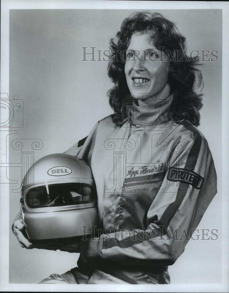 1981 Press Photo Smiling female race car driver Aggi Hendriks in racing gear.- Historic Images