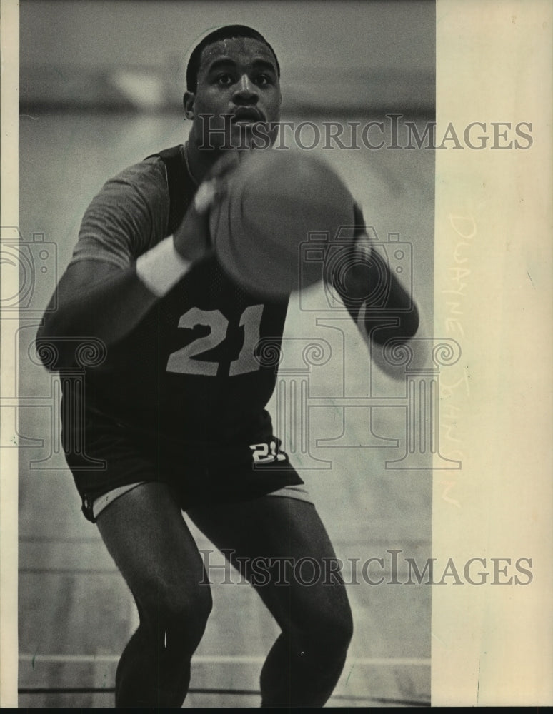 1985 Press Photo University of Wisconsin-Whitewater basketball&#39;s Dwayne Johnson- Historic Images