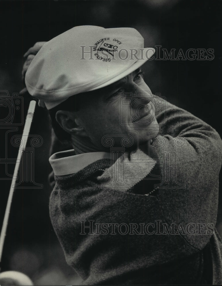 1987 Press Photo Greater Milwaukee Champion golfer Gary Hallberg completes swing- Historic Images