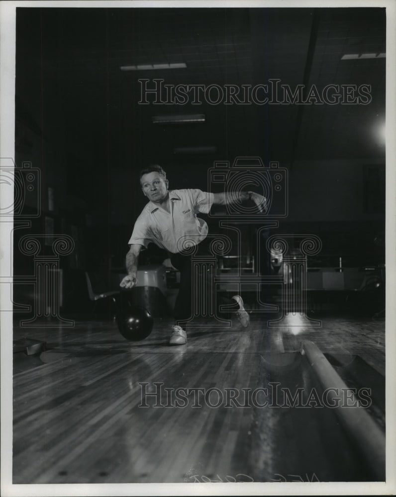 1967 Press Photo Bowler Charles â€œCaseyâ€ Jones, Plymouth, Wisconsin- Historic Images