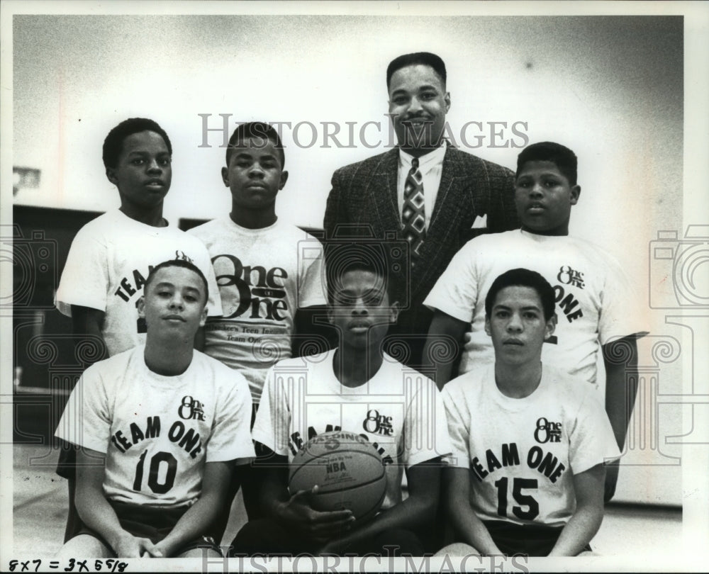 1990 Press Photo Keith Parris and Recreation Center's Team One players- Historic Images