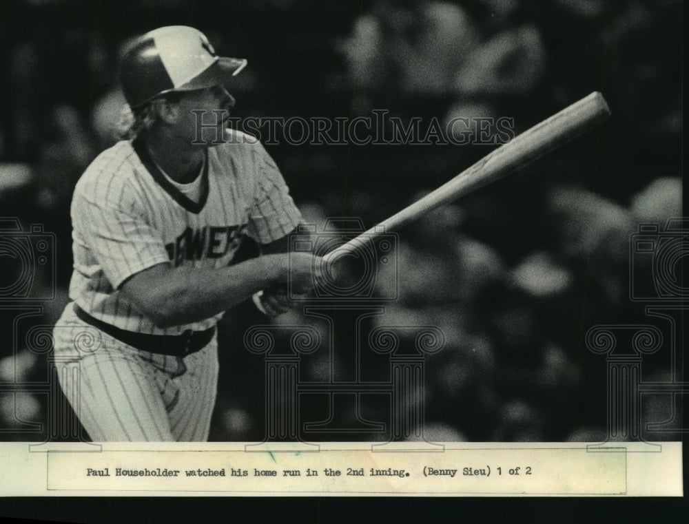 1985 Press Photo Milwaukee Brewers&#39; Paul Householder watches his home run in 2nd- Historic Images