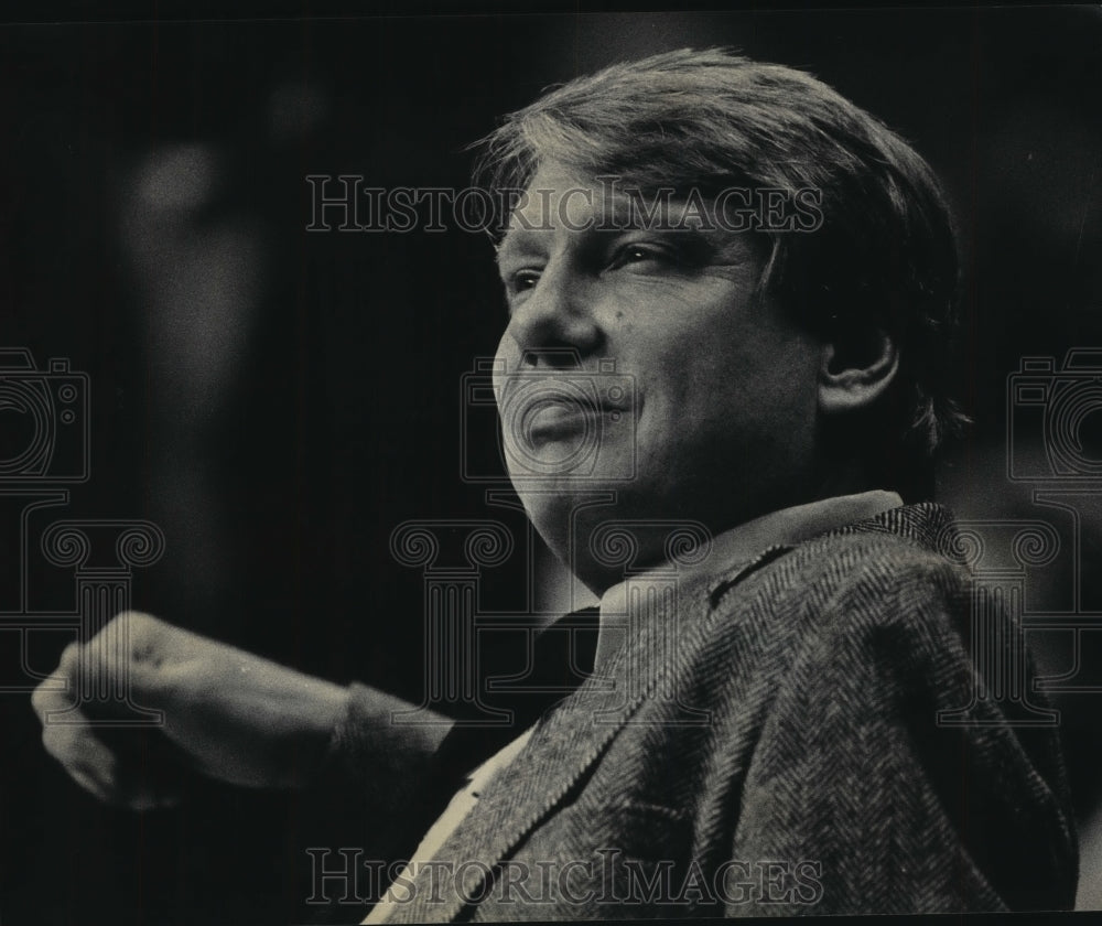 1984 Press Photo Bucks&#39; coach Don Nelson with a slight smile on his face.- Historic Images