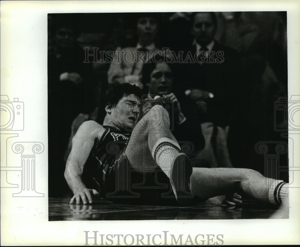 1983 Press Photo Sidney Moncrief &amp; Bill Laimbeer Get in Fight, Milwaukee Bucks- Historic Images