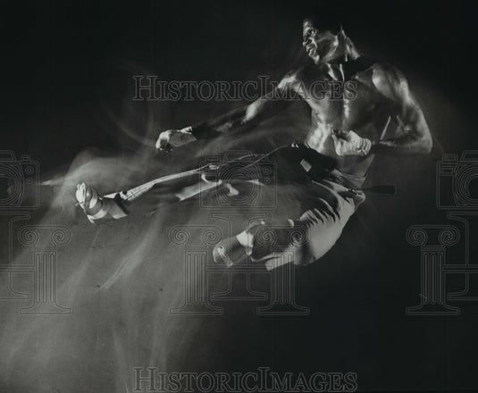 1983 Press Photo One of Pro Karate Tom Hall's kicks in a blur of action.- Historic Images