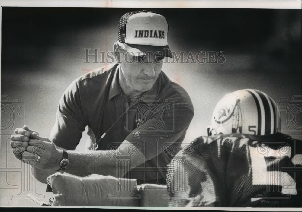 1988 Press Photo Jim Jeskewitz, coach at Menomonee Galls High School.- Historic Images