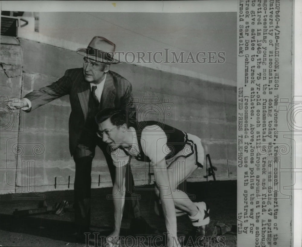 1952 Press Photo Track coach Tom Jones, Sr., assists star miler Don Gehrmann- Historic Images