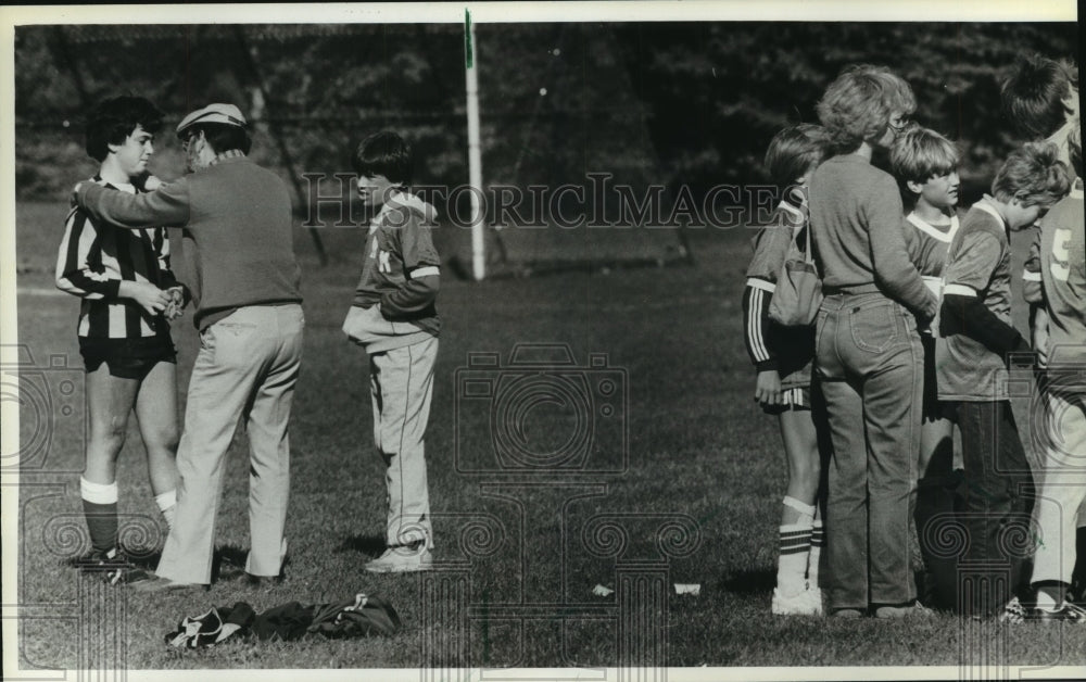 1983 Press Photo Klings &amp; Shoreland teams play at Milwaukee Kickers Soccer Club- Historic Images