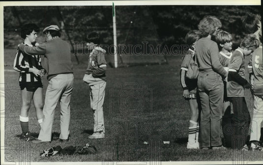 1983 Press Photo Klings & Shoreland teams play at Milwaukee Kickers Soccer Club- Historic Images