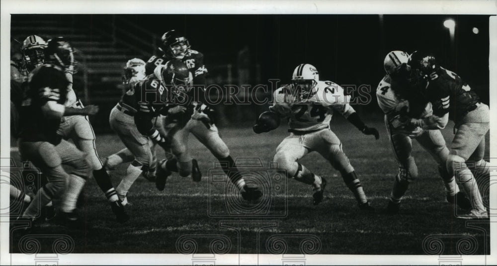 1989 Press Photo Catholic Memorial&#39;s Doug Inda (24) rushing with ball.- Historic Images