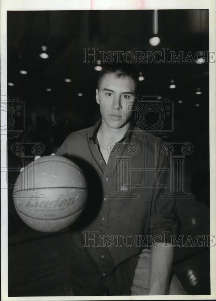 1994 Press Photo U.W. Madison basketball&#39;s Sam Okey as a high school student- Historic Images