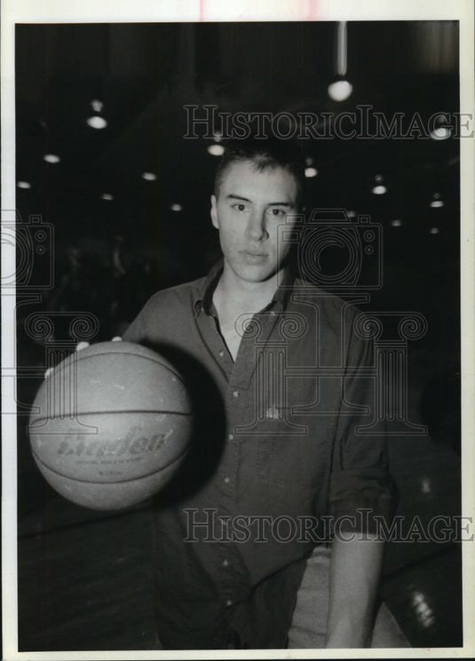 1994 Press Photo U.W. Madison basketball's Sam Okey as a high school student- Historic Images