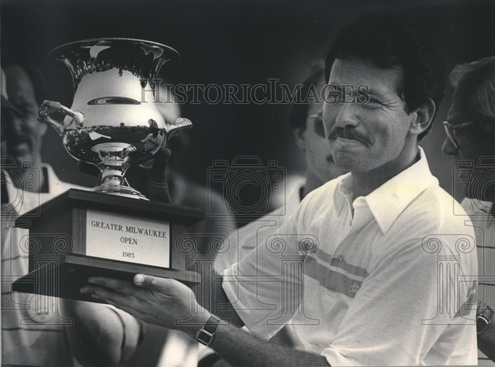 1983 Press Photo Morris Hatalsky Presented with Greater Milwaukee Open Cup- Historic Images