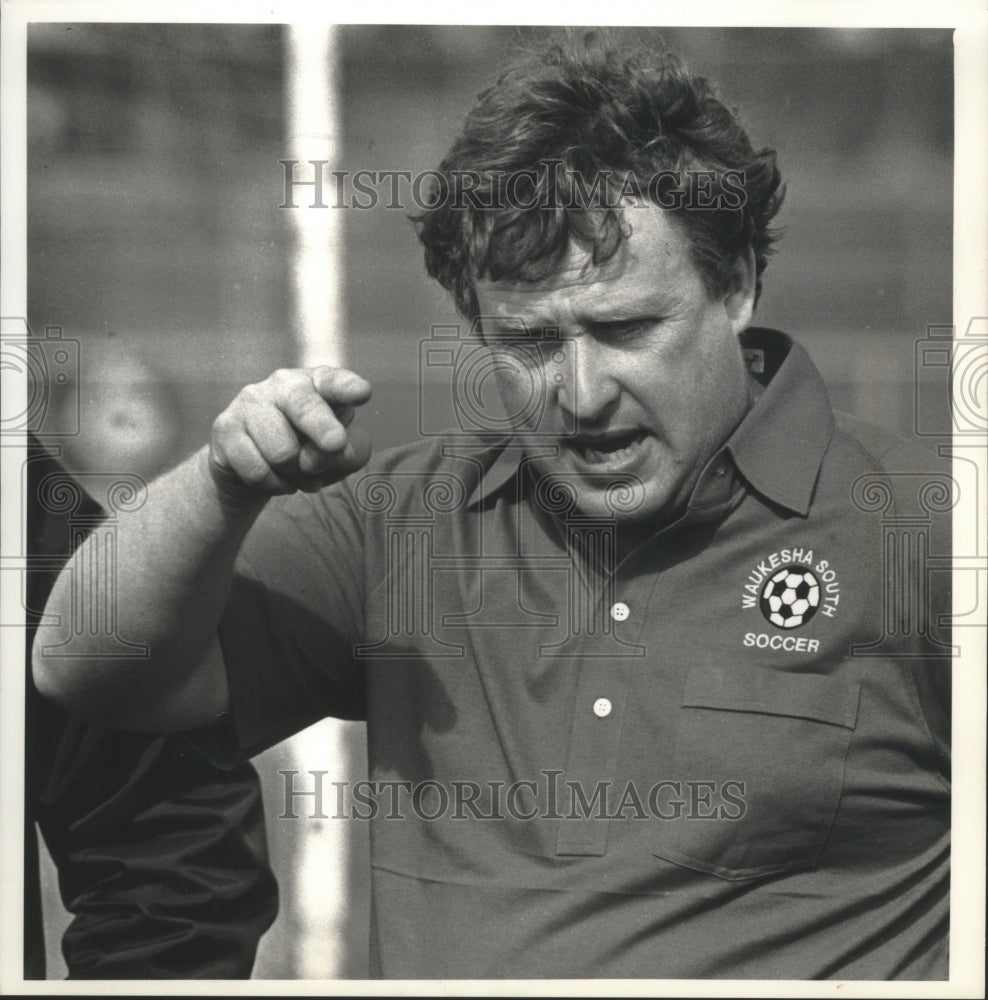 1990 Press Photo Waukesha South High School Soccer Coach Dave Hardt - mjt12982- Historic Images