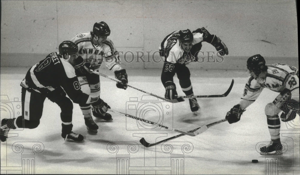 1988 Press Photo Admirals, Keith Street, John LeBlanc, others. going after puck.- Historic Images