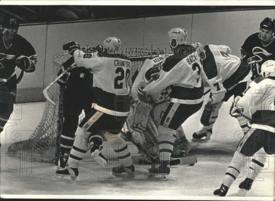 1983 Press Photo Admirals players surround Sand Diego's Dan Shank at the goal- Historic Images