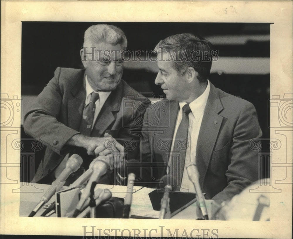 1986 Press Photo Elroy Hirsch And New Wisconsin Badger Football Jim Hilles- Historic Images