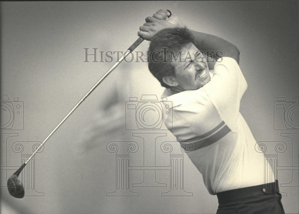 1983 Press Photo Golfer Morris Hatalsky Tees Off During Sudden Death Play- Historic Images