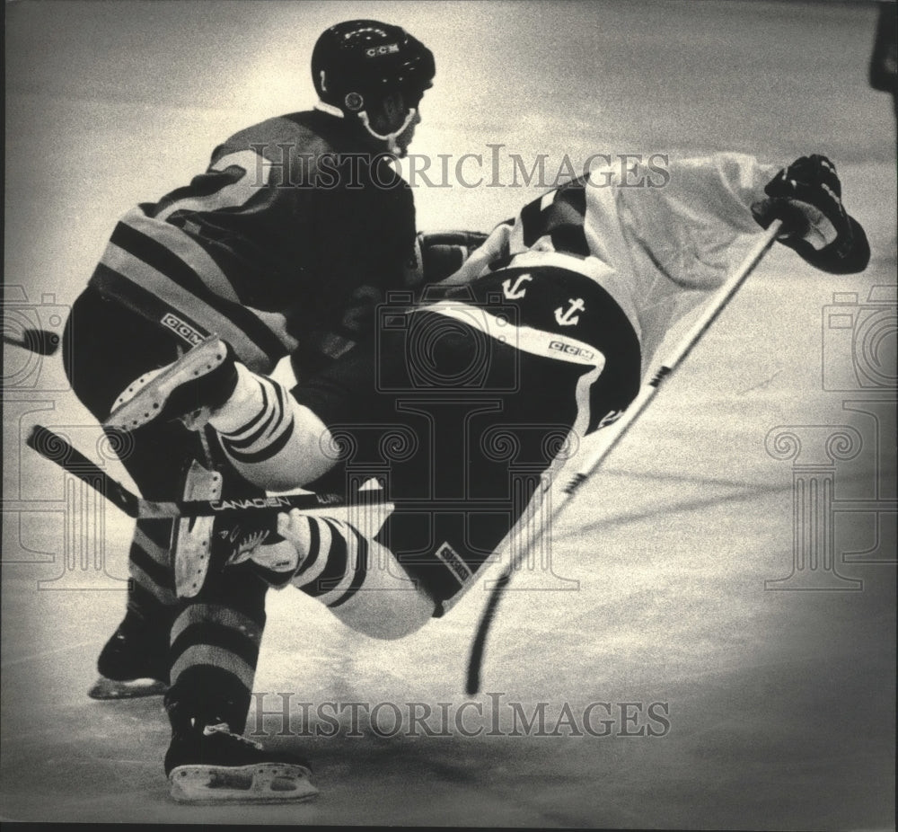 1986 Press Photo Hockey player Gord Staffor was checked by Peoria&#39;s Mike Neil.- Historic Images