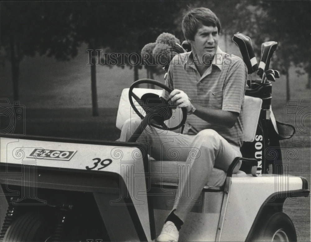 1982 Press Photo Pro golfer Andy North of Madison at Tuckaway Country Club.- Historic Images