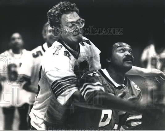 1990 Press Photo Milwaukee Mayor John Norquist during celebrity basketball game.- Historic Images