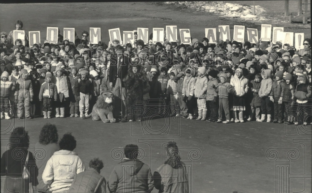 1987 Press Photo About 400 students and staff at Lincoln Elementary to be on TV.- Historic Images