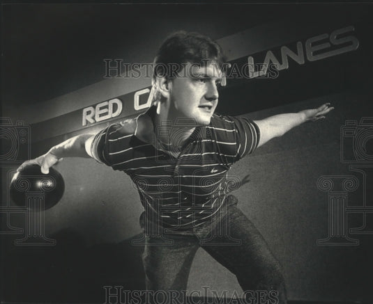 1988 Press Photo Ken Serwin at West Allis Central is one hot bowler in Milwaukee- Historic Images