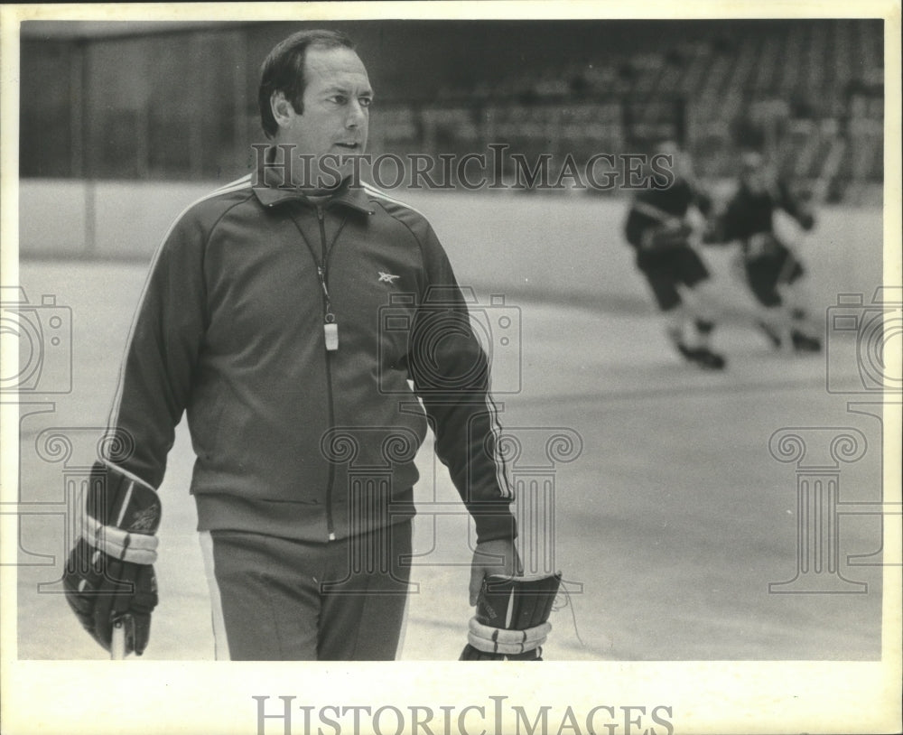 1982 Press Photo University of Wisconsin hockey coach, Jeff Sauer - mjt13319- Historic Images