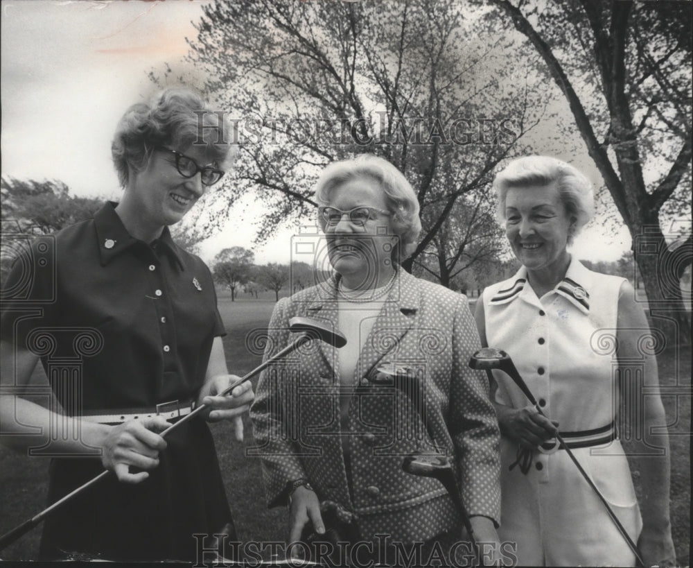 1971 Press Photo Wisconsin Women&#39;s Golf Assn.&#39;s Mary Beth Nienhaus and members- Historic Images