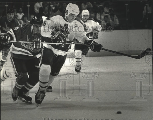 1991 Press Photo Admirals hockey player Rob Murphy during game at Bradley Center- Historic Images