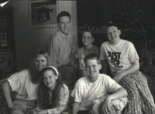 1991 Press Photo Admirals hockey coach Mike Murphy with his wife & their kids- Historic Images