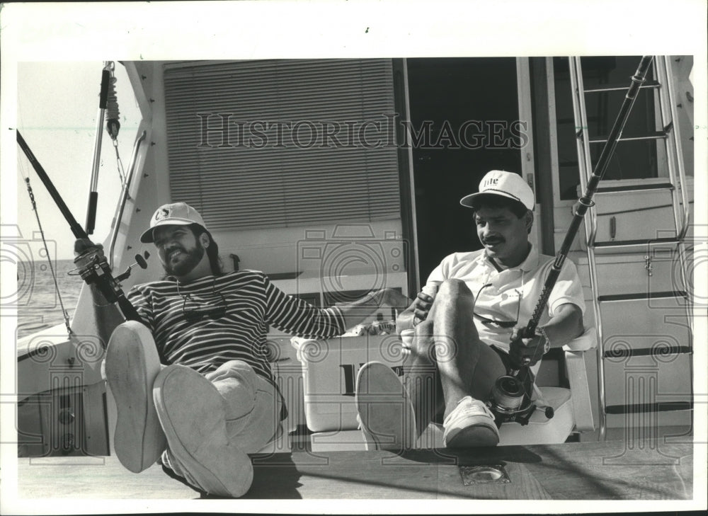 1987 Press Photo Willie Chirino & Alexis Arguello in Miller Lite TV commercial- Historic Images
