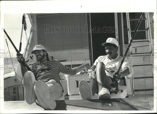 1987 Press Photo Willie Chirino & Alexis Arguello in Miller Lite TV commercial- Historic Images