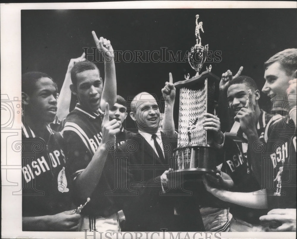 1966 Press Photo Messmer High basketball coach Bob Neja Bob Neja celebrate win- Historic Images